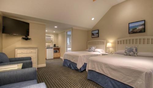 Ocean view. Queen & double beds, plus a bunk room with trundle bed. Oceanside Building.