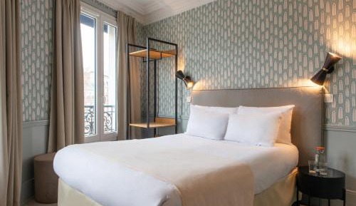 Double Room with Street View