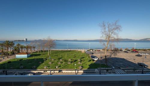One-Bedroom Apartment - frontal sea views