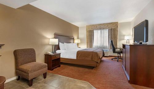 Queen Room with Fireplace - Non-Smoking