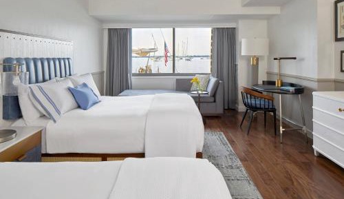 Queen Room with Two Queen Beds and Adapted Tub - Mobility Accessible