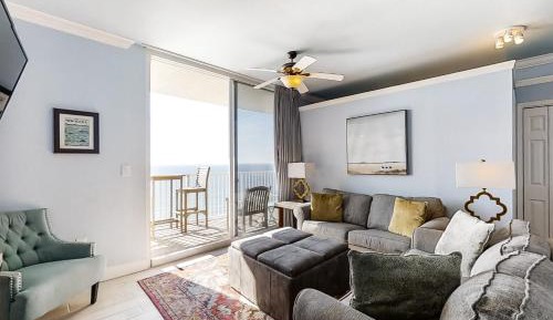 Deluxe One-Bedroom Apartment with Ocean View