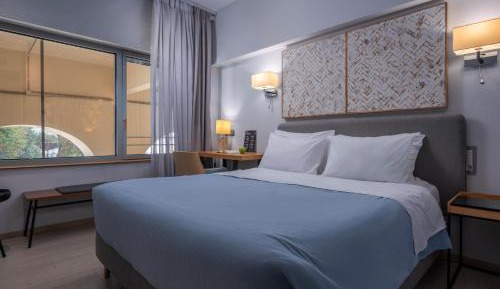 One-Bedroom Apartment with Sea View
