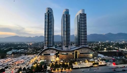 Apartment with Mountain View