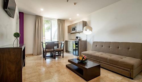 Superior King Suite