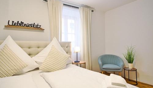One-Bedroom Apartment with Mountain View