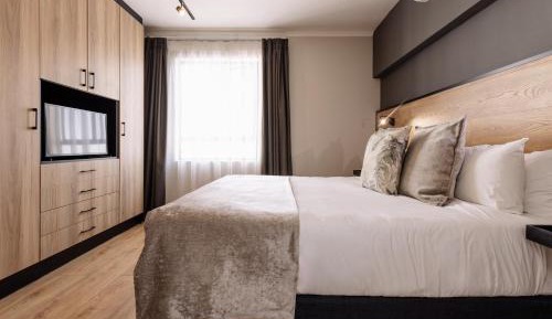 Deluxe King Suite