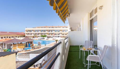 One-Bedroom Apartment with Pool View