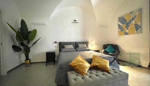 One-Bedroom Apartment with Balcony