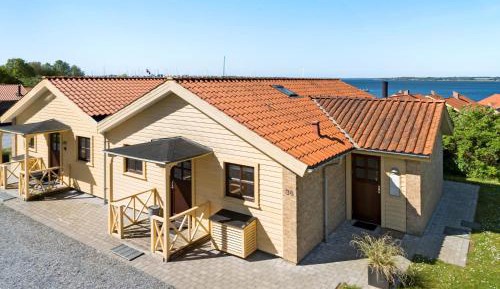 Three-Bedroom Holiday Home 