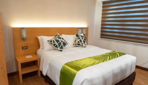 Deluxe Queen Room