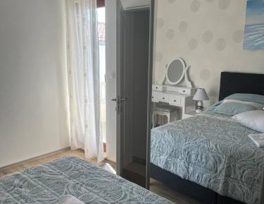 One-Bedroom Apartment - Sea Side