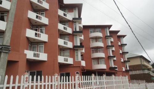 Apartment with Mountain View