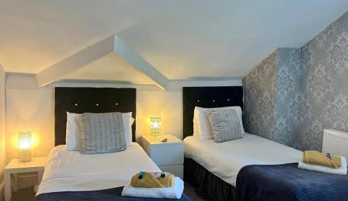 Twin Room with Private Bathroom