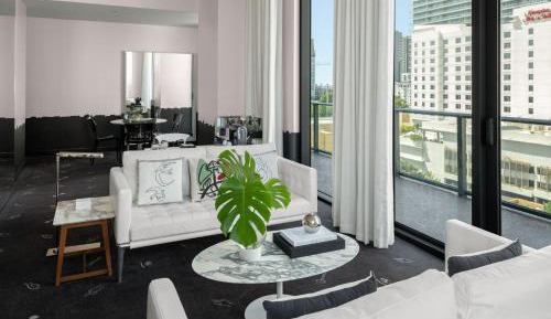 Signature King Suite with Balcony and City View