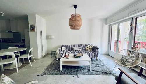 Deluxe Two-Bedroom Apartment with Garden View