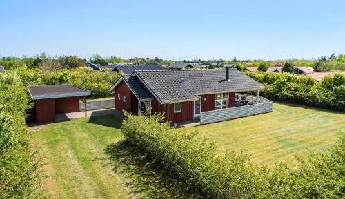 Three-Bedroom Holiday Home 