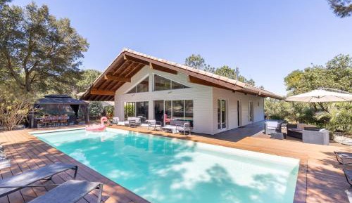 Villa with Garden View
