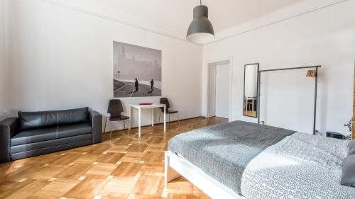 Studio Apartment with Queen Bed