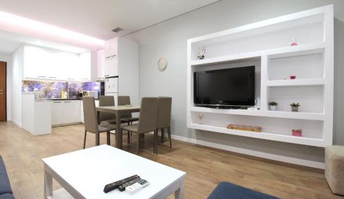 One-Bedroom Deluxe Apartment