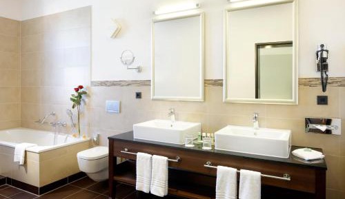Superior Room, Guest room, 1 King, Lloyd Building