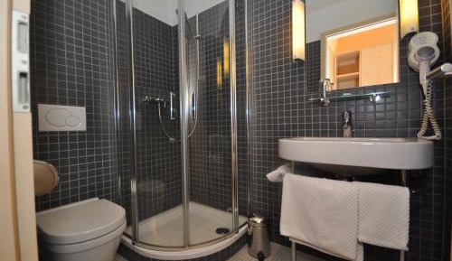 Deluxe Double Room with Shower