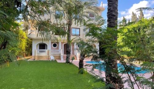 Villa with Garden View