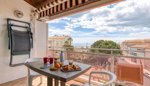 Superior One-Bedroom Apartment with Balcony