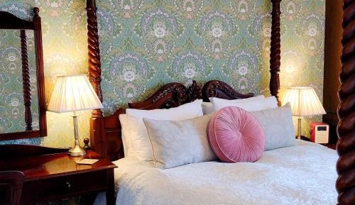 Four Poster with Sea View