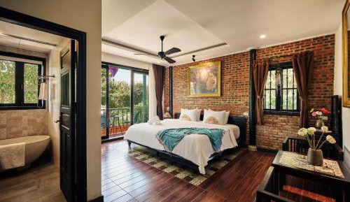 King Room with Balcony