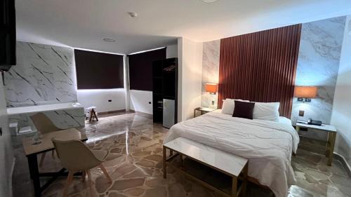 Deluxe Suite with Spa Bath
