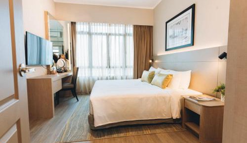 Deluxe Three-Bedroom Apartment
