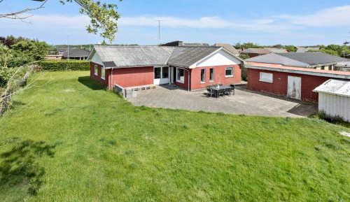Four-Bedroom Holiday Home