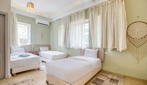 Deluxe Family Room with Pyramids View