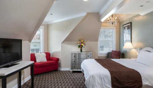 Suite with Mountain View