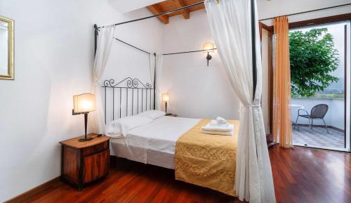Double or Twin Room with Lake View