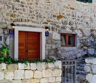Deluxe Studio