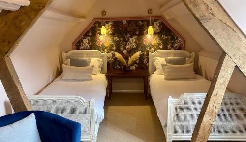 Twin Room with Private External Bathroom