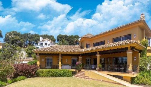 Four-Bedroom Holiday Home