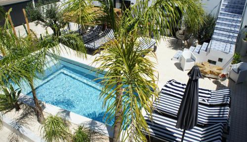 One-Bedroom Apartment with Pool View
