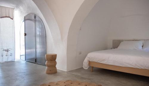 Deluxe Room (2 Adults + 1 Child)