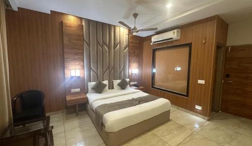 Deluxe King Room