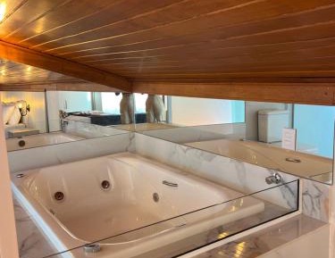 Queen Room with Spa Bath