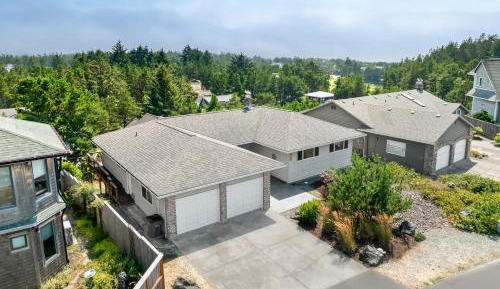 Four-Bedroom Holiday Home