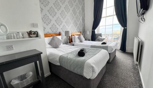 Silver Seaview Twin