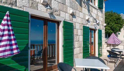 Family Two-Bedroom Apartment with View
