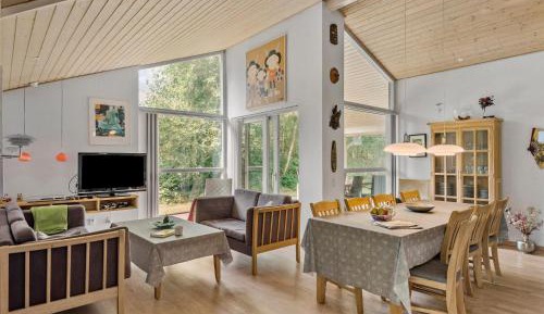 Three-Bedroom Holiday Home 