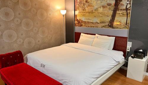 Deluxe King Room