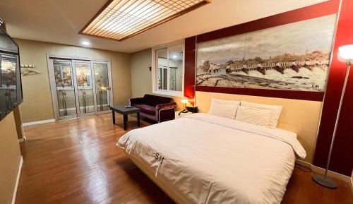 Standard King Room