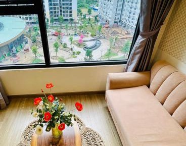 One-Bedroom Apartment with City View